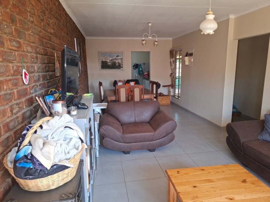 To Let 2 Bedroom Property for Rent in Meiringspark North West